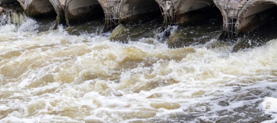 Carbón activado para el tratamiento de aguas residuales industriales